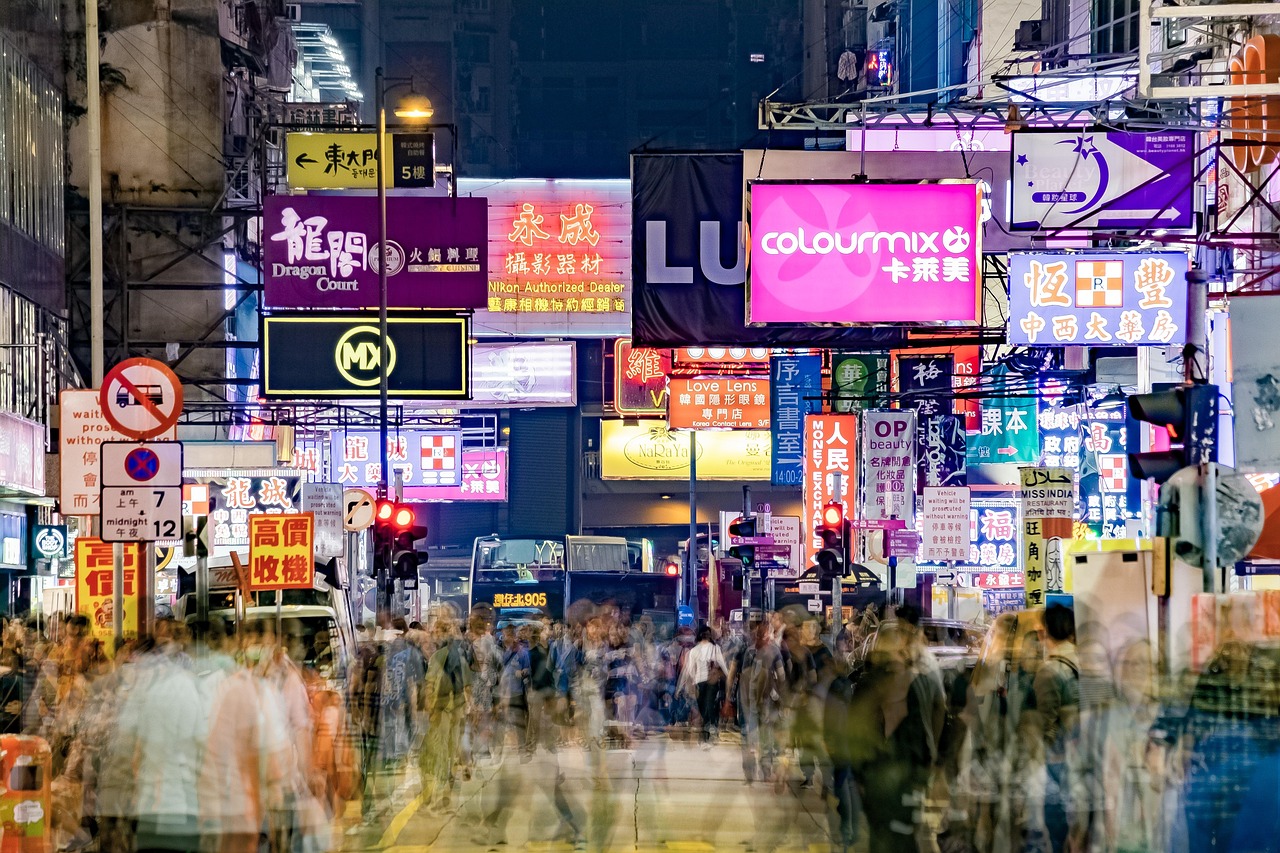 探索香港魅力，一窥那里的独特交通——揭秘有轨电车的魅力之旅